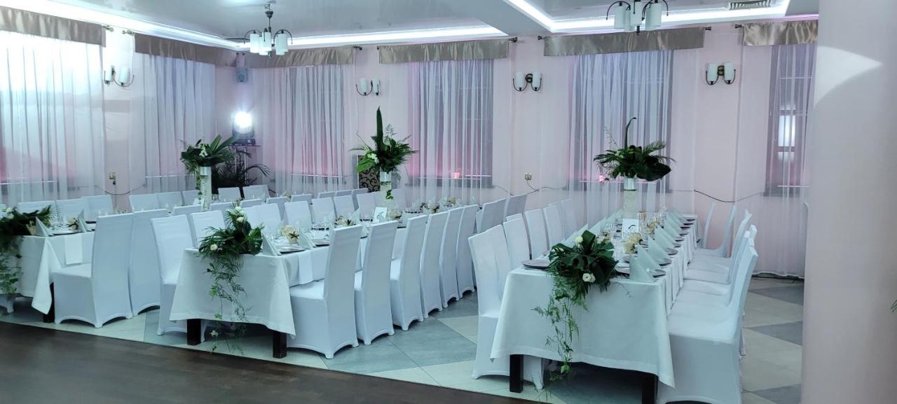 Hotel Rytwiany Екстериор снимка