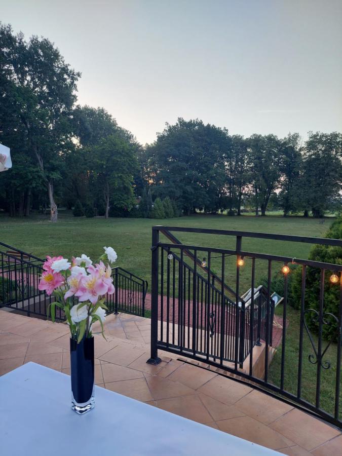 Hotel Rytwiany Екстериор снимка