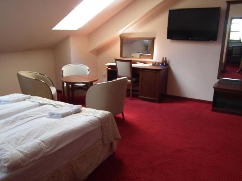Hotel Rytwiany Екстериор снимка
