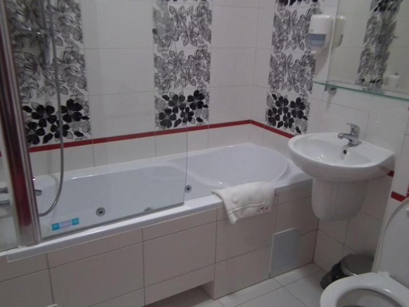 Hotel Rytwiany Екстериор снимка