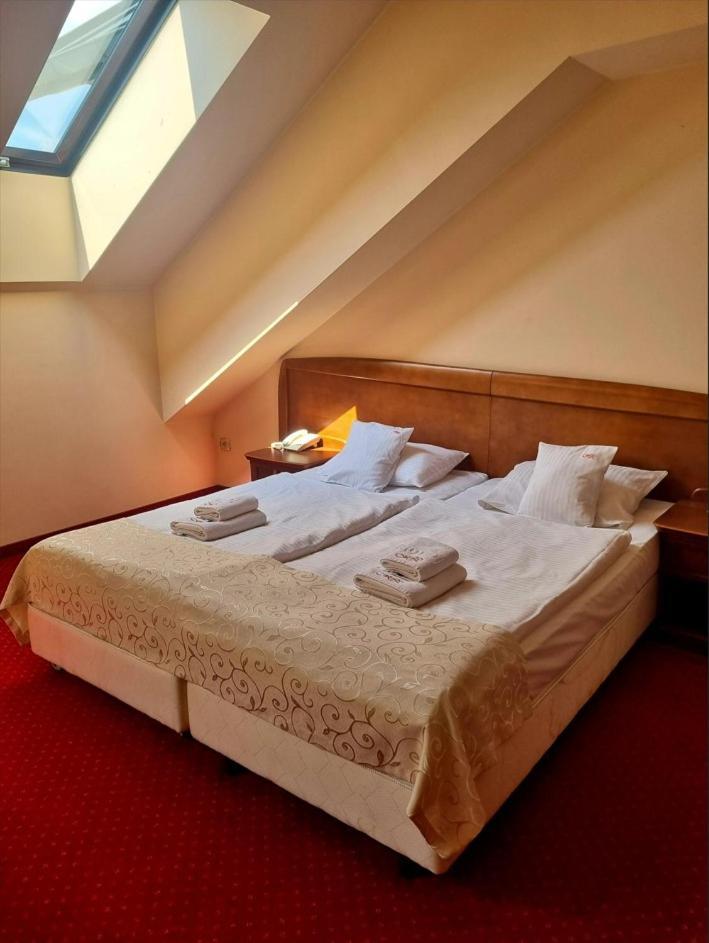 Hotel Rytwiany Екстериор снимка