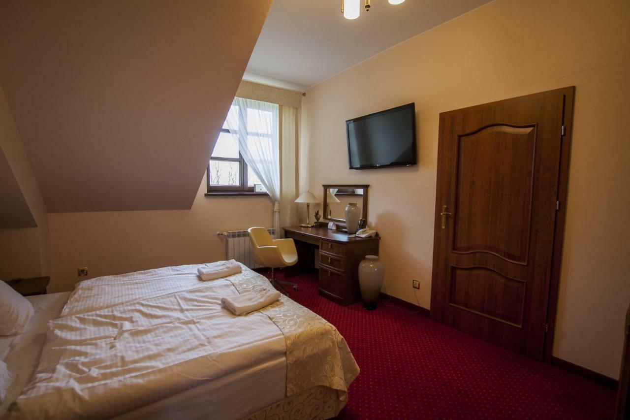 Hotel Rytwiany Екстериор снимка
