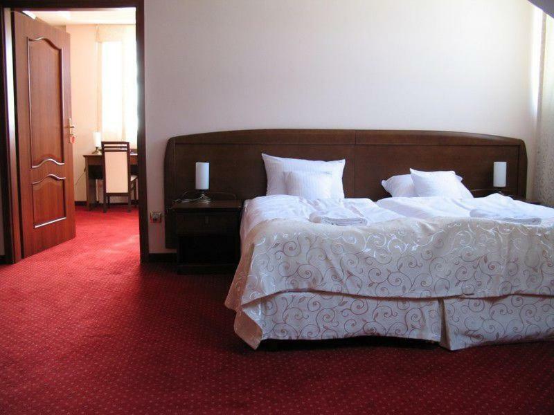 Hotel Rytwiany Екстериор снимка