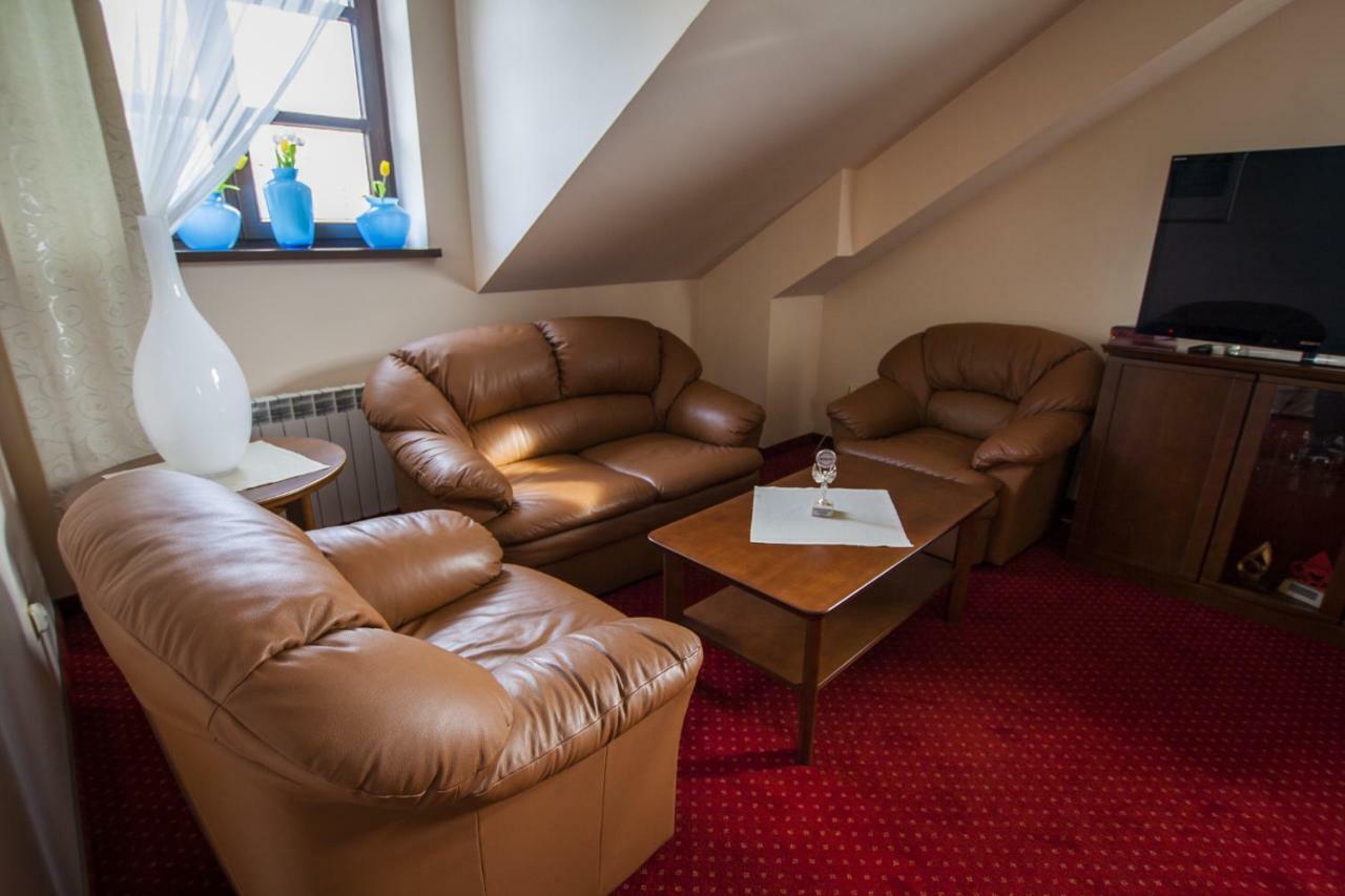 Hotel Rytwiany Екстериор снимка