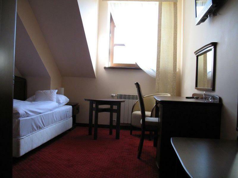 Hotel Rytwiany Екстериор снимка
